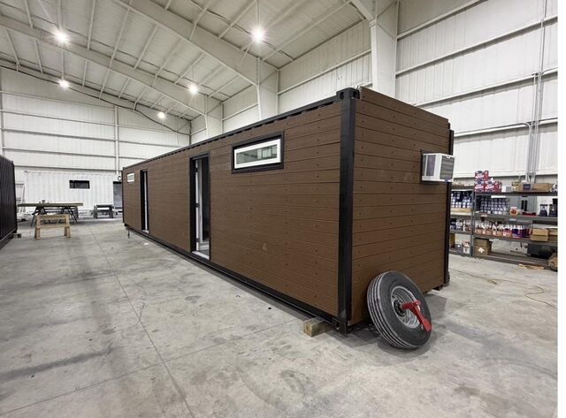 Finished container duplex on wheels