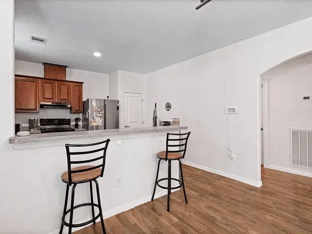 Kitchen with breakfast bar